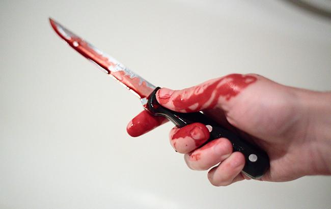 В Запорожье мужчину порезали ножом "за ВДВ"