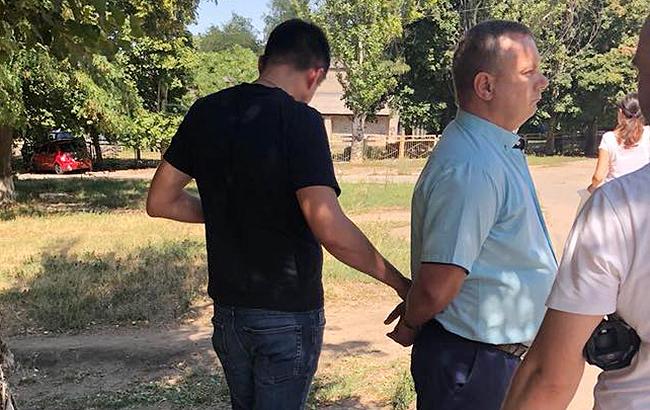 ГПУ затримала на хабарі начальника Держслужби праці Донецької області