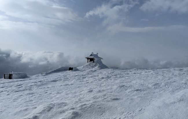 Зима вернулась: в Карпатах среди весны ударил мороз -14 (фото)