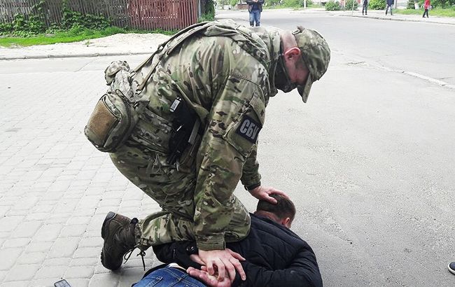 В Киеве разоблачили группу торговцев оружием