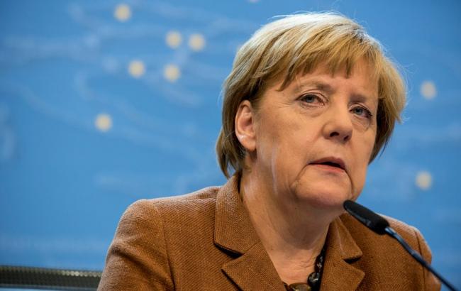 Меркель попередила депутатів Бундестагу про небезпеку ботів і тролів в інтернеті