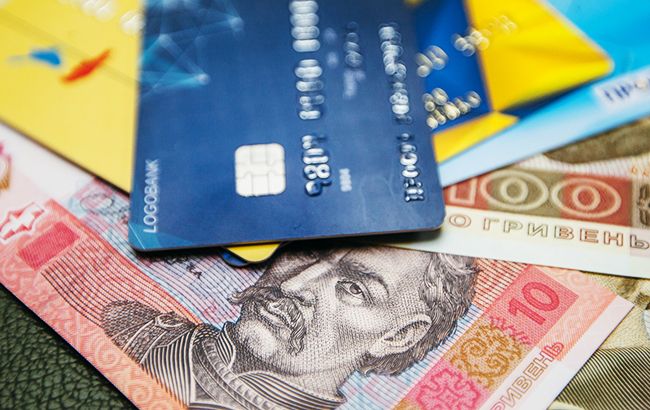 НБУ назвав кількість платіжних карток на кожного українця