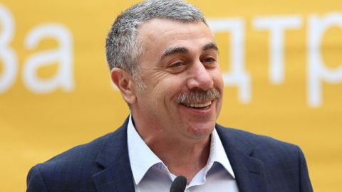 Комаровский рассказал, сколько времени ребенок может "сидеть" в гаджетах