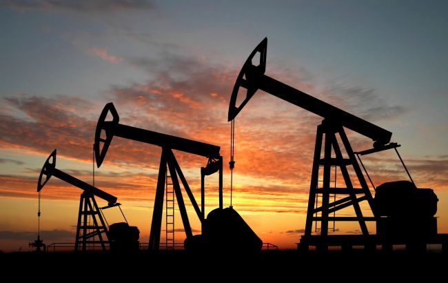 Цена нефти Brent поднялась выше 52 доллара за баррель