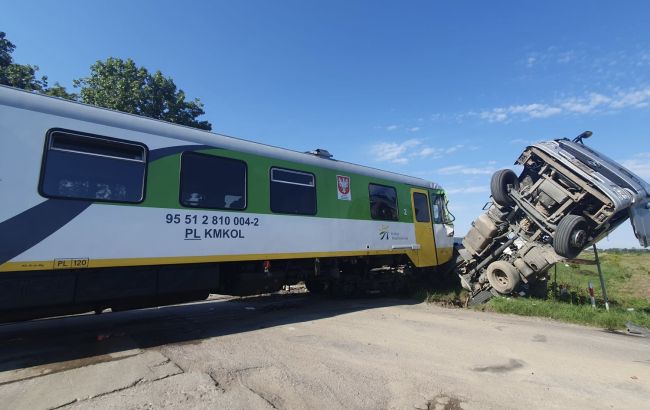 В Польше поезд протаранил грузовик. Пострадали более 20 человек