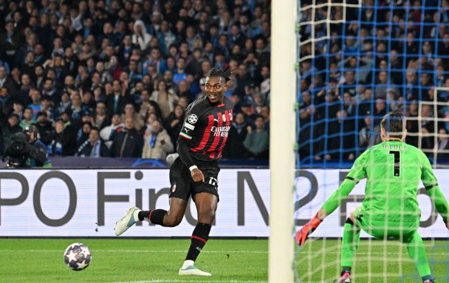 "Милан" по сумме двух матчей переиграл "Наполи" и вышел в 1/2 финала ЛЧ