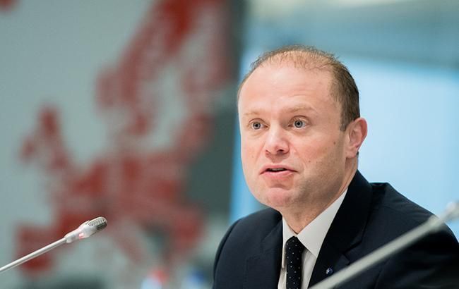 Прем'єр-міністр Мальти "відклав" свою відставку до середини січня