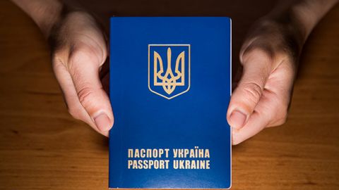 Українські банки тепер можуть обслуговувати клієнтів за закордонними паспортами
