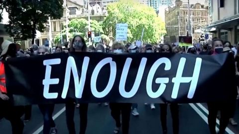 В Австралии тысячи людей вышли на митинг против сексуального насилия