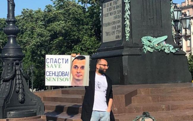 В Москве задержали режисера за одиночный пикет в поддержку Сенцова