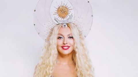 Однажды на балу: Оля Полякова восхитила соблазнительными формами в роскошном платье