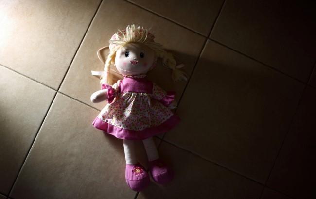 В Житомирській області дворічну дитину вбило шматком лома