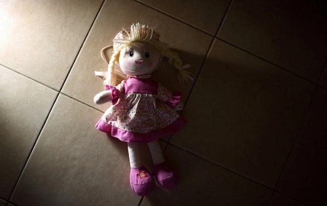 На Донбасі горе-мати тримала немовля в жахливій антисанітарії