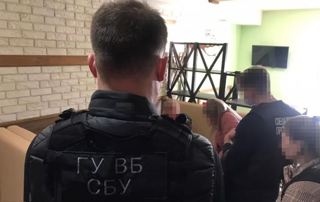Задержан адвокат, пытавшийся дать взятку сотруднику СБУ за легализацию иностранцев