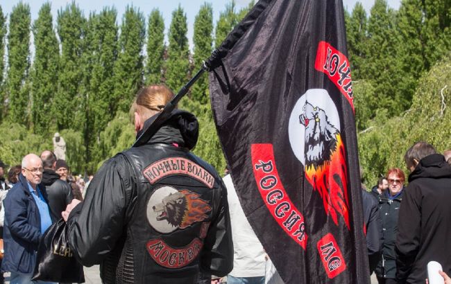 Члени кремлівського руху "Нічні вовки" порушили заборону на носіння прапорів РФ у Берліні