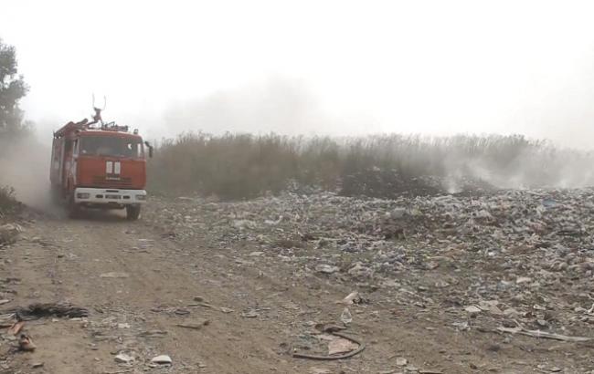 В Закарпатской области вторые сутки тушат пожар на свалке, - ГСЧС