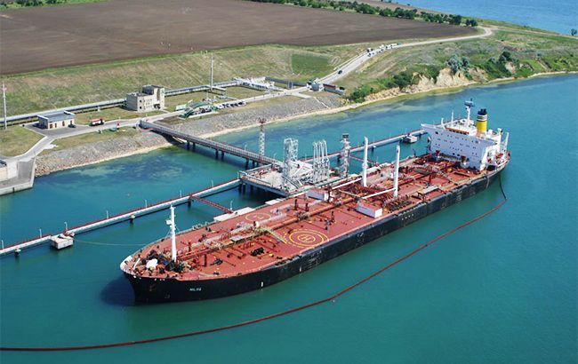 Судно зі скрапленим газом США для України прибуло в Польщу