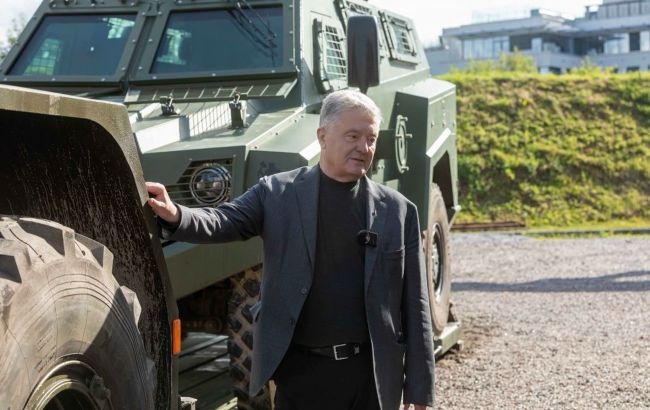 Порошенко с волонтерами везет на Донбасс большую партию техники