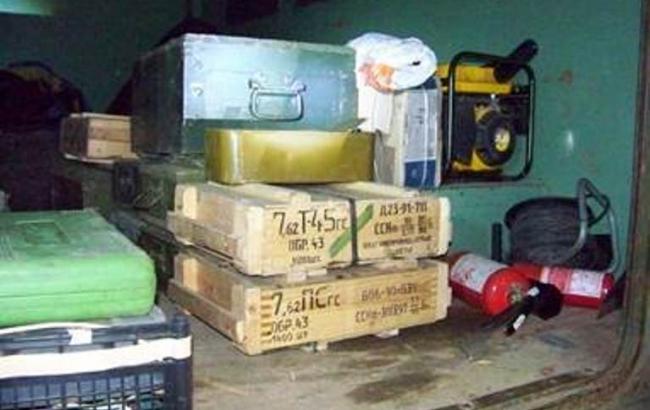 На Донеччині СБУ затримала вантажівку, начинену зброєю