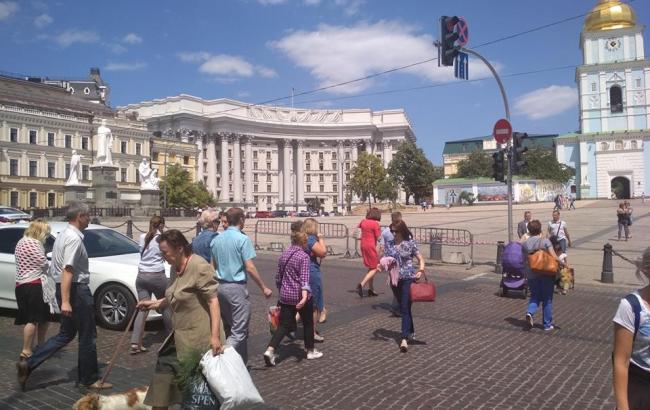 В Киеве на Михайловской площади запретили парковать автомобили