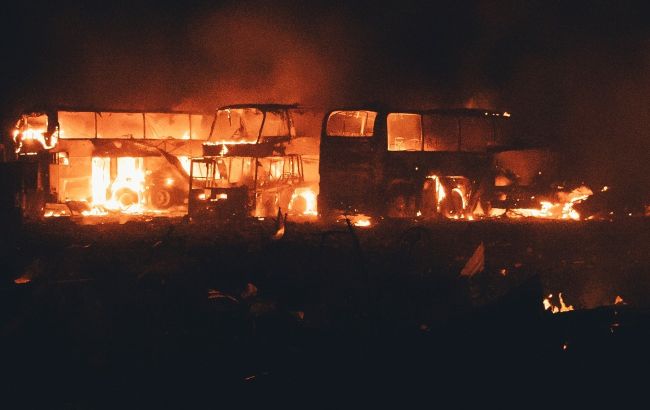 Спасатели показали последствия ночной атаки на Киев (фото)