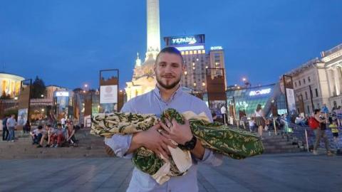"Замотав у простирадло": блогер розповів, як возив зброю в метро