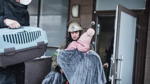 В Киеве загорелась многоэтажка, есть пострадавший