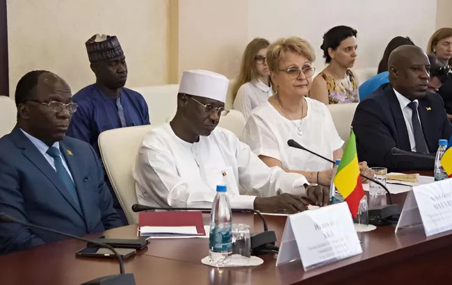 Послы из Африки прибыли в оккупированный Крым: в МИД отреагировали