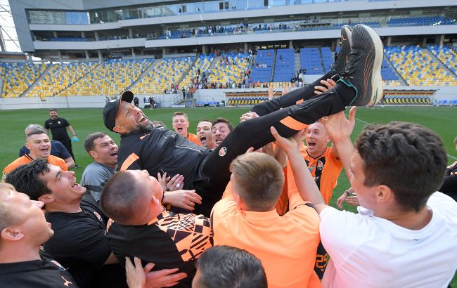 Чемпион Украины забрал призы УПЛ лучшему игроку и тренеру тура