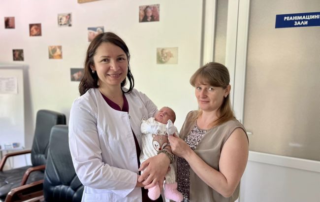 Народилася з вагою 970 грамів: у Львові врятували дівчинку з важкою патологією