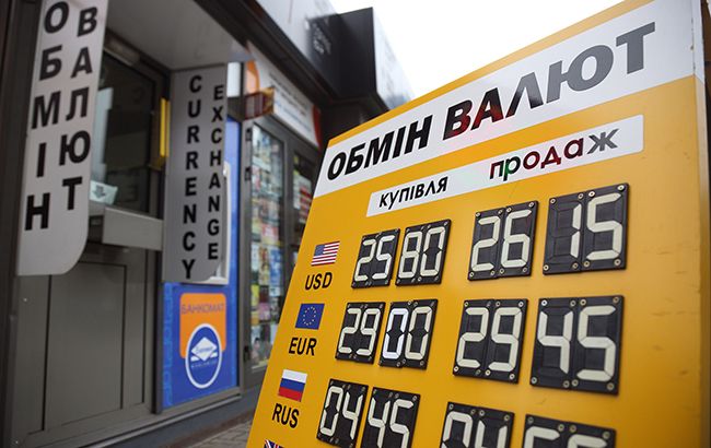 Долар і євро знижуються на готівковому ринку