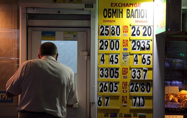 Готівковий курс долара у продажу знизився до 27,09 гривні/долар
