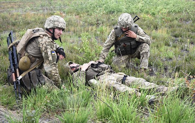 За минувшие сутки в АТО погиб 1 военный, еще 3 ранены, - Минобороны