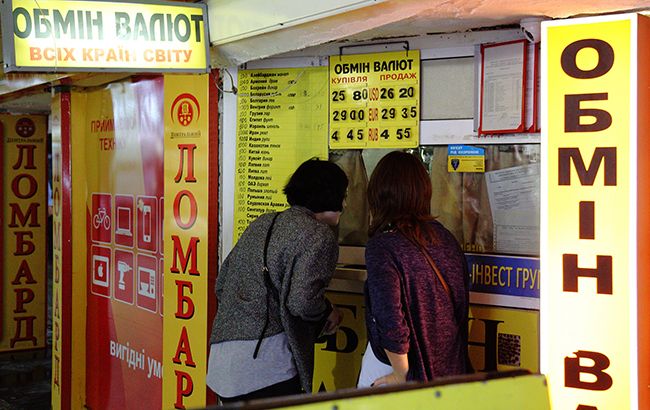 Украинцы увеличили покупку валюты