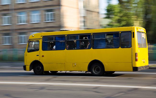 В Харькове пьяный мужчина угнал маршрутку и врезался в авто