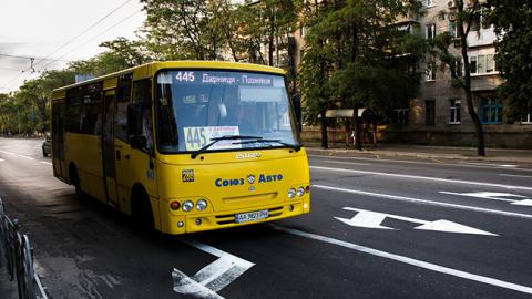 Под Киевом АТОшники проучили водителя, который выгнал из маршрутки сына погибшего бойца