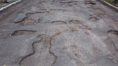 "Чим ми так завинили?": у мережі показали жахливі дороги під Черкасами (фото)