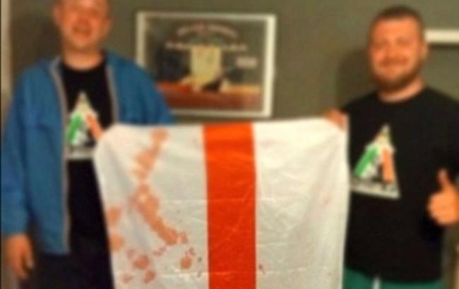 Российские фанаты продают окровавленные флаги Англии с Евро 2016