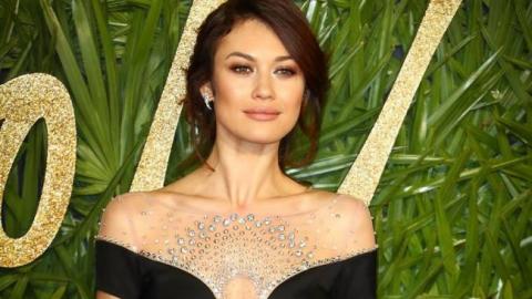 Голлівудська зірка з України прикрасила обкладинку модного глянцю (фото)