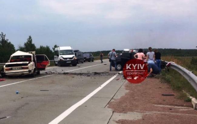 У Житомирській області  лоб в лоб зіткнулись два автомобілі