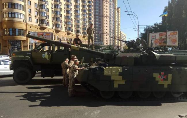 У центрі Києва заглох танк