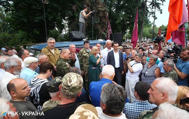 Ситуація під Радою: під будівлею зібралося 1тис. мітингувальників