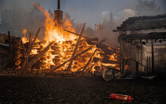 Под Киевом потушили пожар в ресторане Queen Country Club: фото и видео последствий