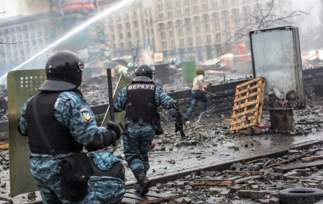 Двоє підозрюваних у розстрілі на Майдані беркутівців ховаються в Польщі