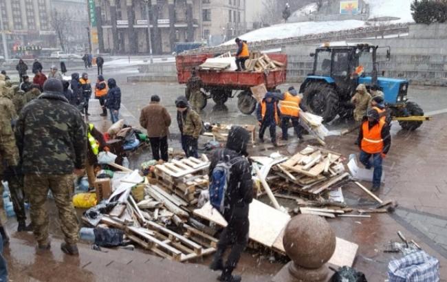 "Клоуны разбежались": в центре Киева разобрали последнюю палатку "третьего Майдана"