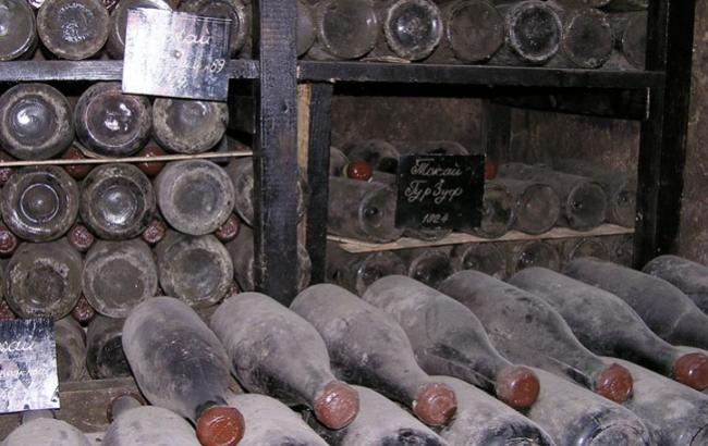 Крымская "Массандра" продает раритетную коллекцию вин