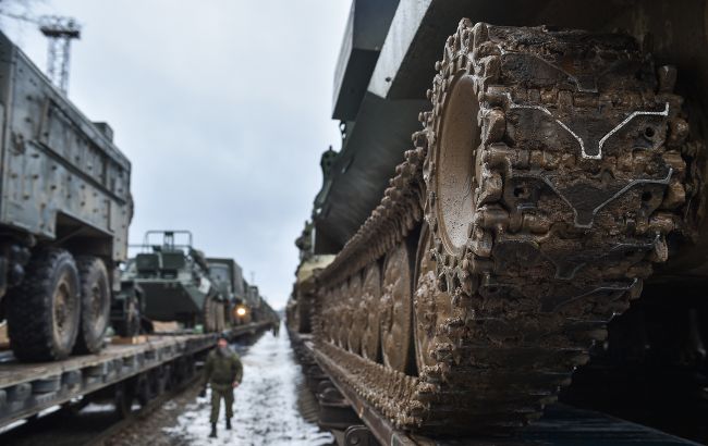 Окупанти залізницею перекидають у Харківську область озброєння та техніку, - Генштаб