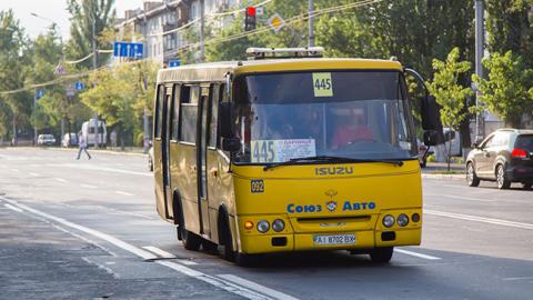 На ходу відпало колесо: маршрутник погрожував розправою за зйомку з місця ДТП
