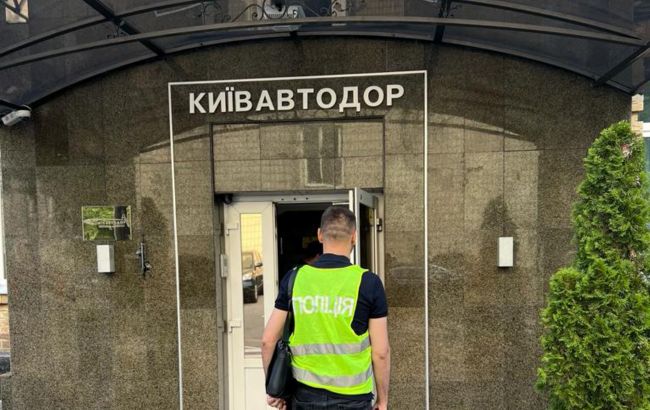 Через схеми в "Київавтодорі" влаштували масові обшуки: що відомо