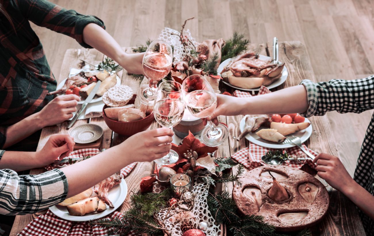 Ці популярні святкові напої викликають неприємний запах з рота